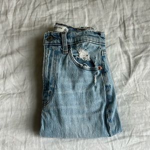 Abercrombie & Fitch the mom high rise size 23s